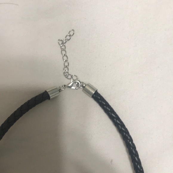 Triangle statement necklace - Picture 3 of 3